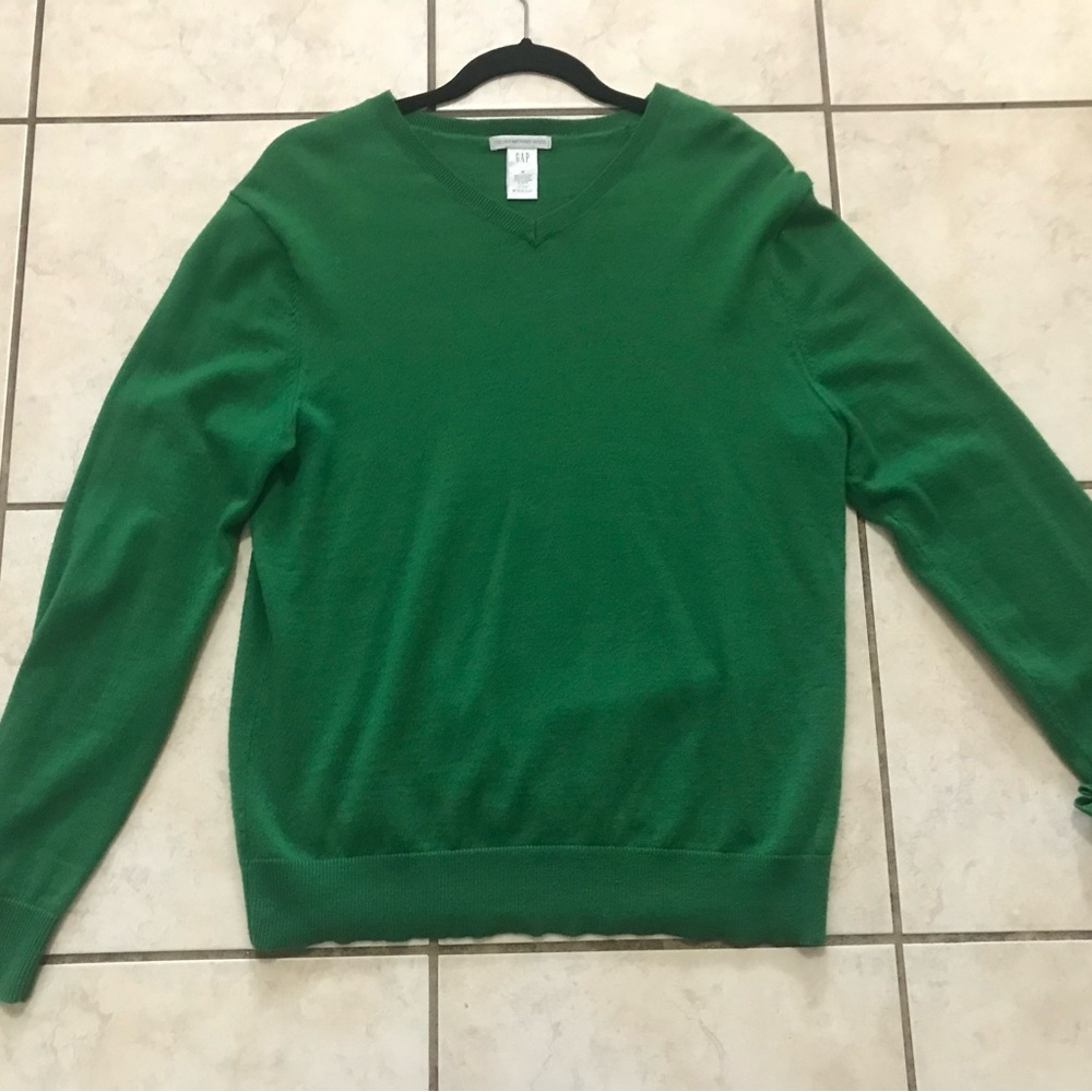 GAP Men's V-Neck Sweater in Vibrant Green EUC